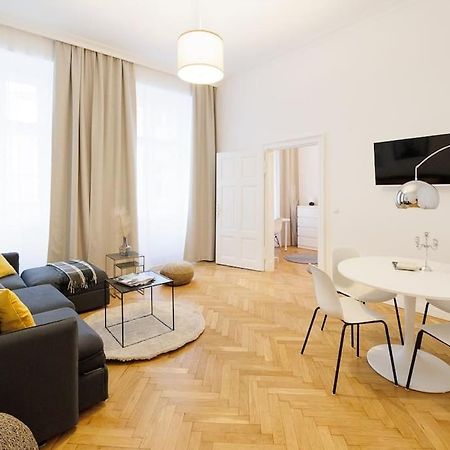 Franz 21 - Typical Viennese Apartment In The Heart Of Vienna Exterior photo