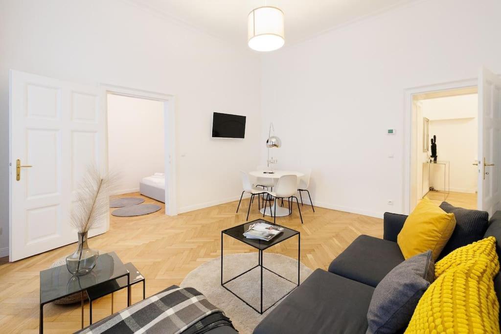 Franz 21 - Typical Viennese Apartment In The Heart Of Vienna Exterior photo