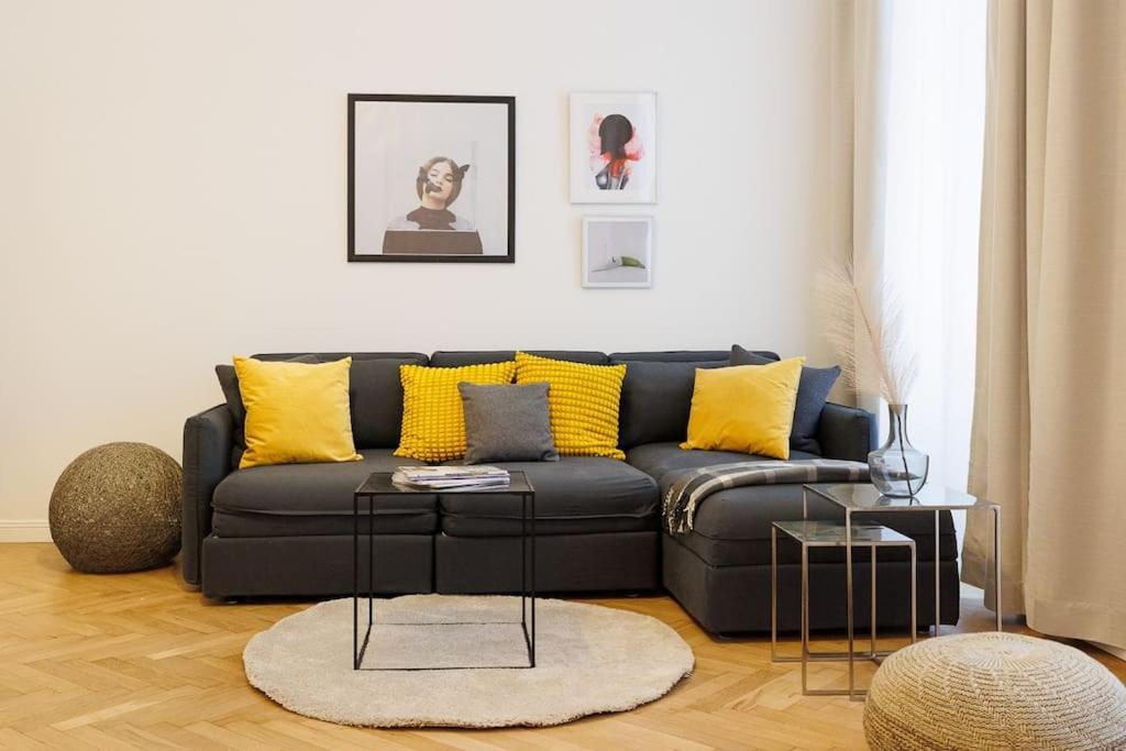 Franz 21 - Typical Viennese Apartment In The Heart Of Vienna Exterior photo
